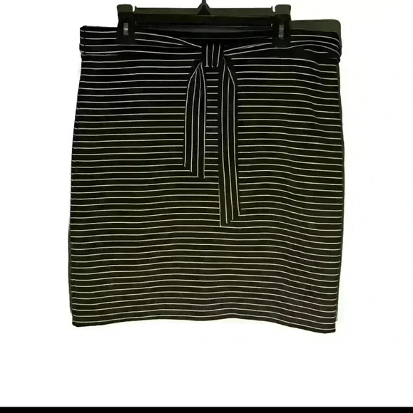Loft Black White Striped Thick Stretch Pull-on Kkirt size L #93 - Picture 1 of 5